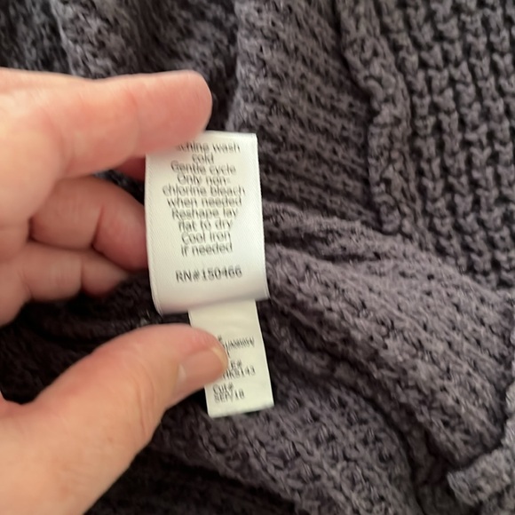 Market & Spruce sweater. - Picture 6 of 6